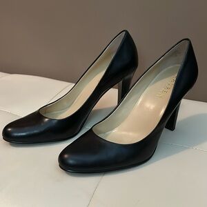 EUC women’s Black Ralph Lauren leather  heels pumps Sz 7.5